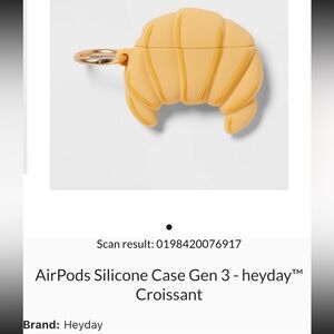 heyday Croissant Silicone AirPods Case